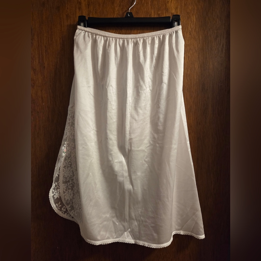 Maidenform White Lace-Trim Half Slip Size Med